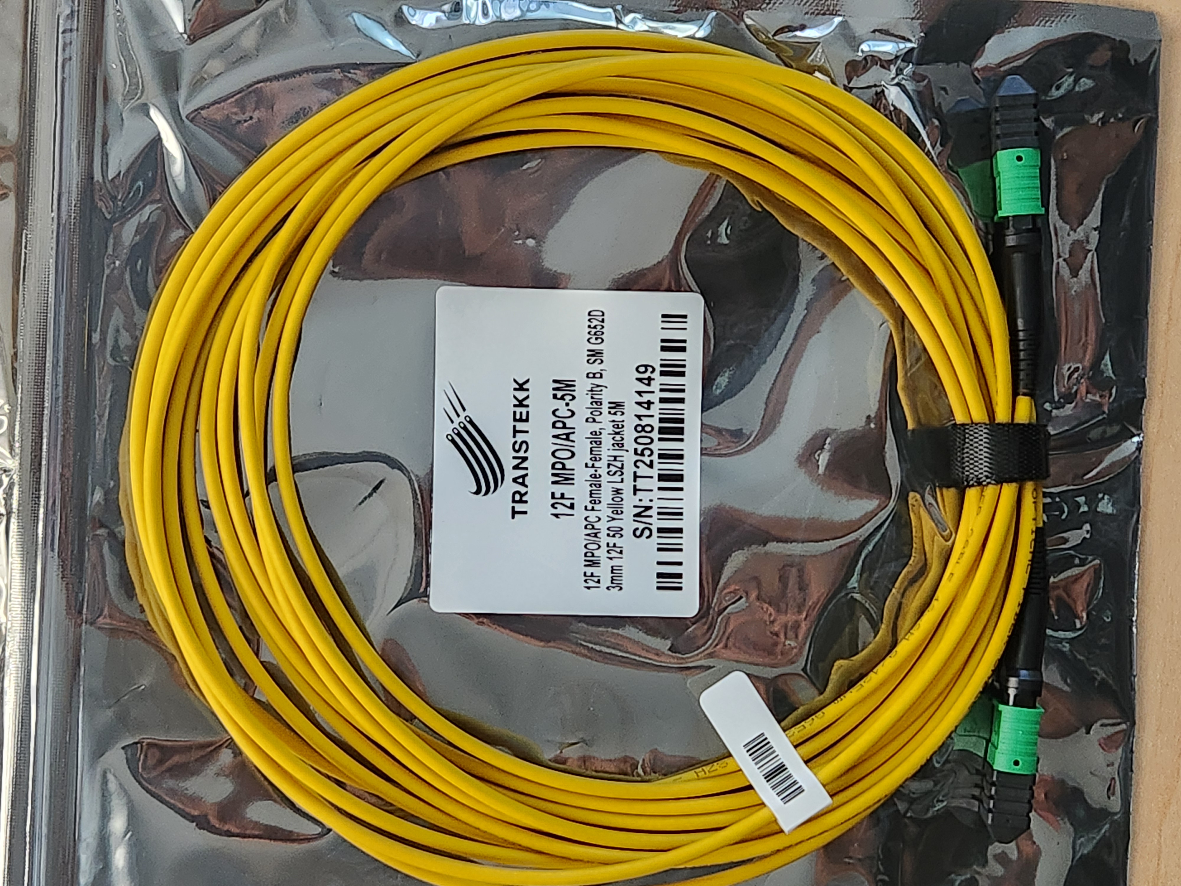MPO16 to 8xLC yellow breakout cable 5M